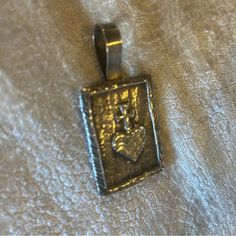 Stunning 925 Stamped Sterling Silver Sacred Heart Pendant - Picture 6 of 14